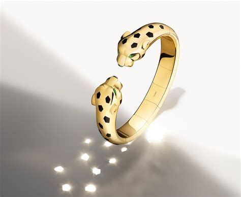 Wedding bands on Cartier® Official Website 